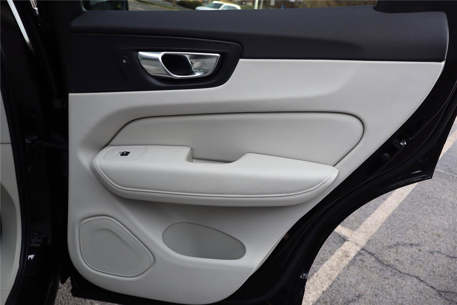 Used 2021 Volvo XC60 T5 Momentum w/ Premium Package image 31