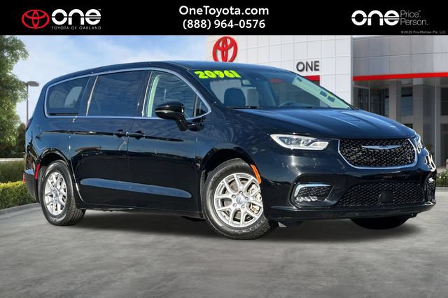 Used 2024 Chrysler Pacifica Touring-L