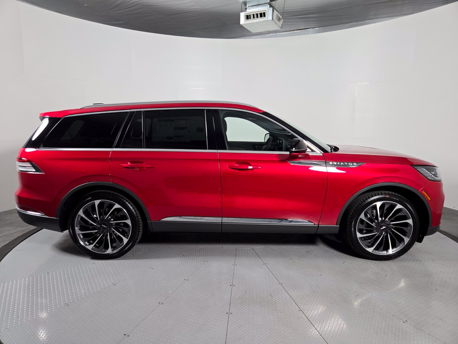 New 2026 Lincoln Aviator Reserve w/ Illumination Package RWD image 3