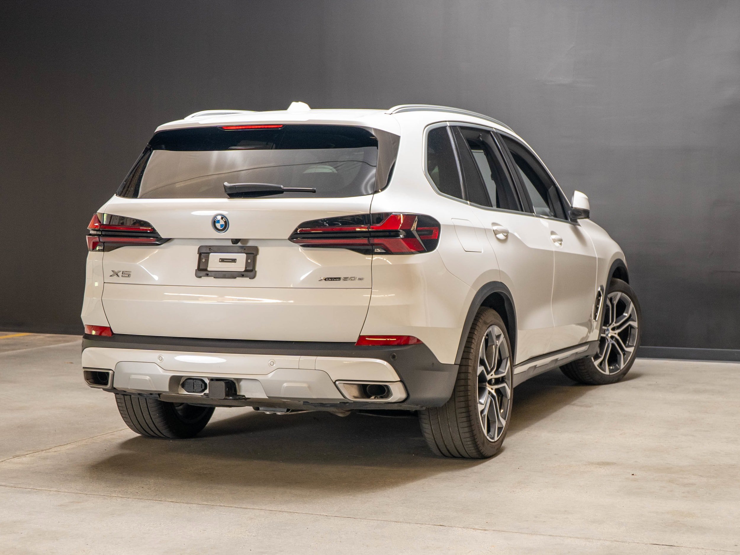 Used 2025 BMW X5 xDrive50e AWD/4WD image 7