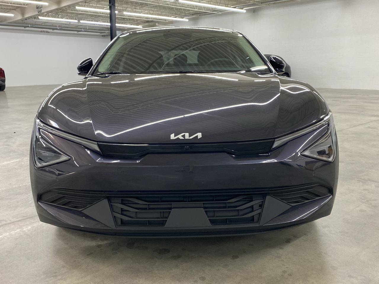 Used 2025 Kia EV6 Light w/ Light LR Technology Package RWD image 3
