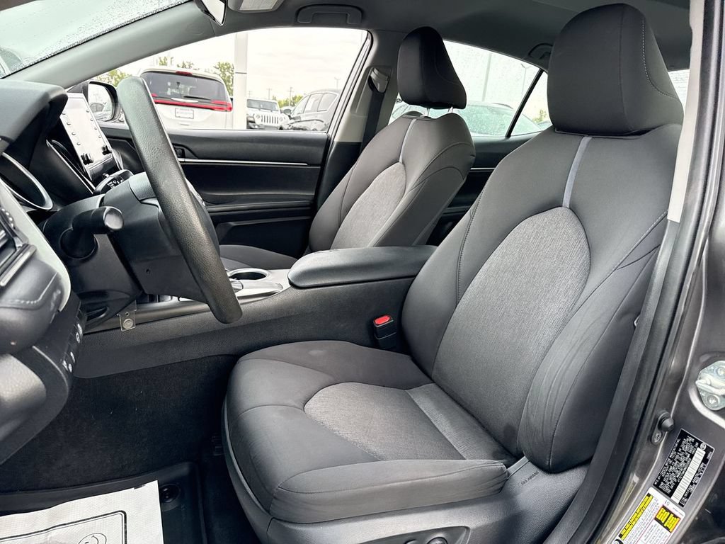 Used 2021 Toyota Camry LE FWD image 11