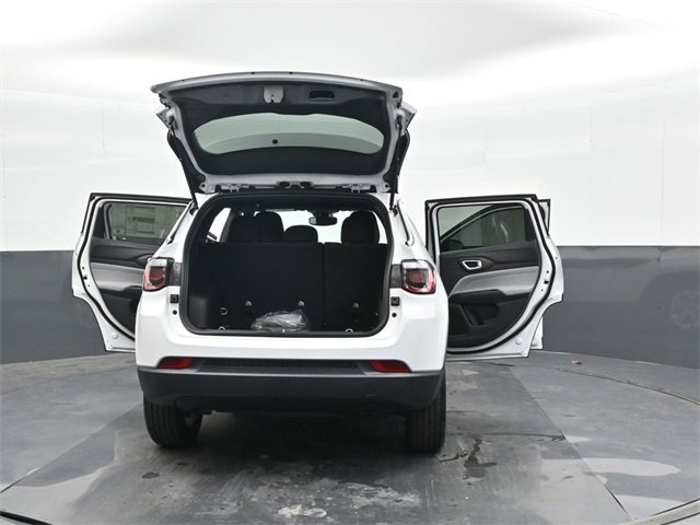 Used 2025 Jeep Compass Sport image 44