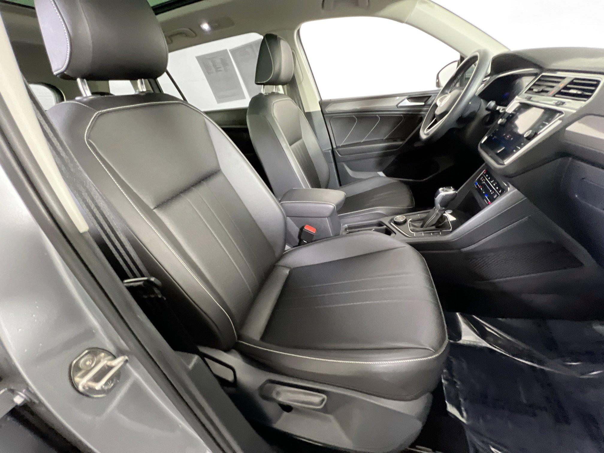 Used 2022 Volkswagen Tiguan SE AWD/4WD image 27
