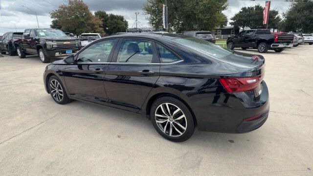Used 2025 Volkswagen Jetta SE FWD image 6