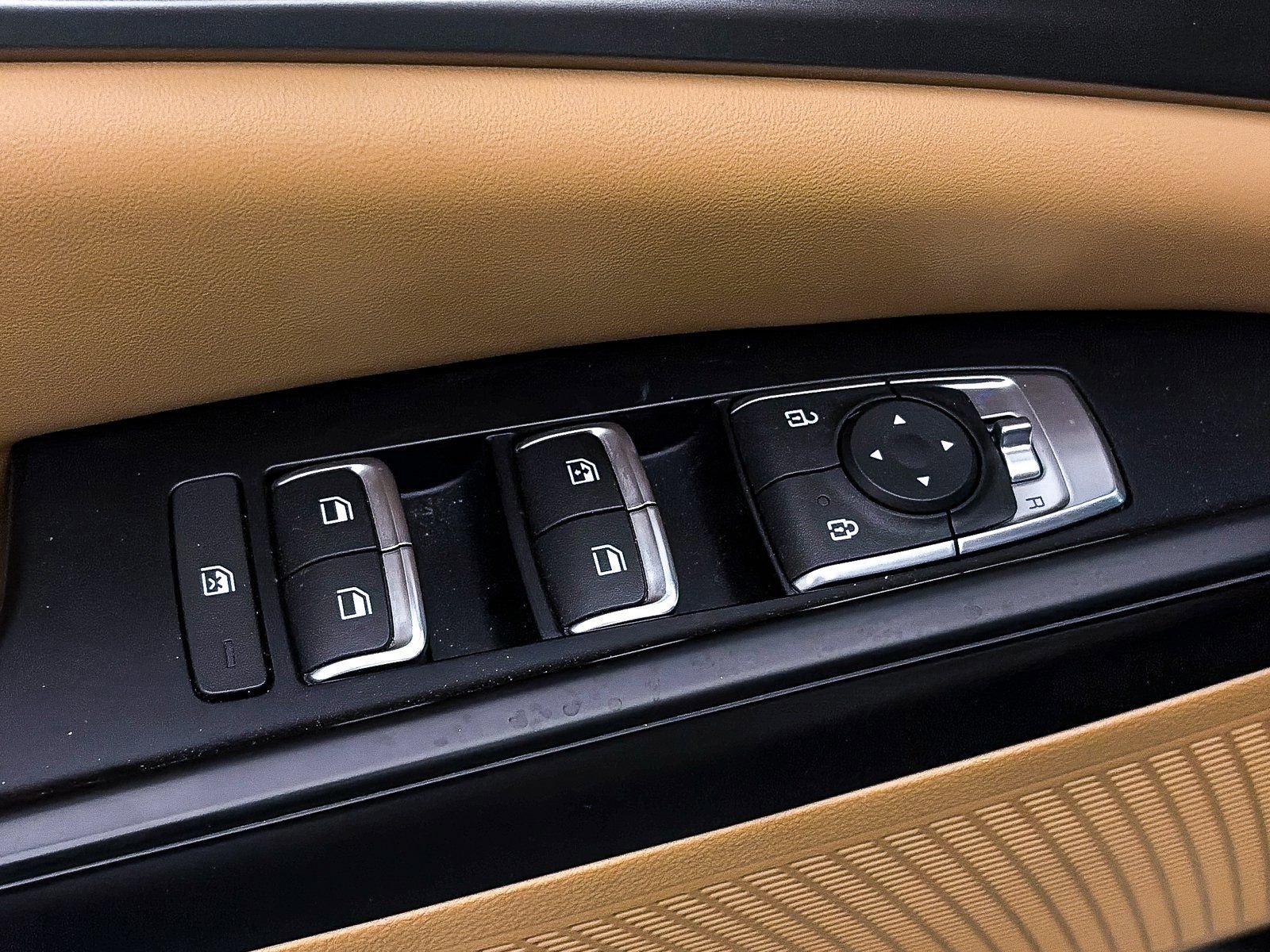 Used 2022 Kia Carnival LX image 17