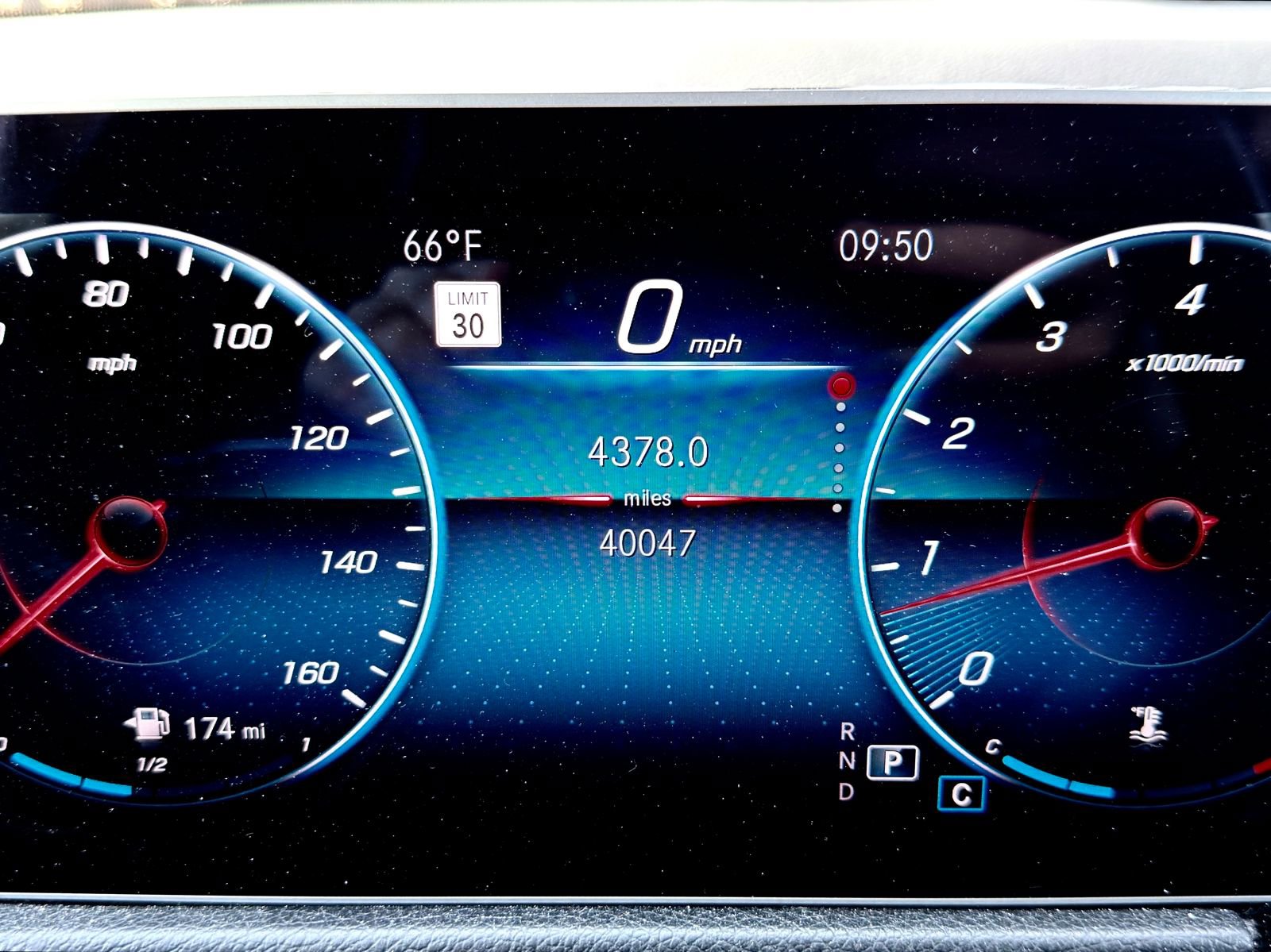 Used 2020 Mercedes-Benz GLB 250 4MATIC image 27