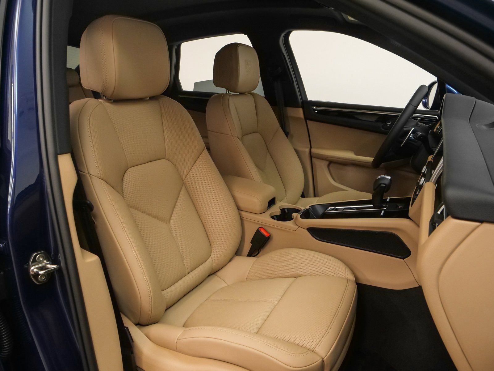 Used 2025 Porsche Macan image 18