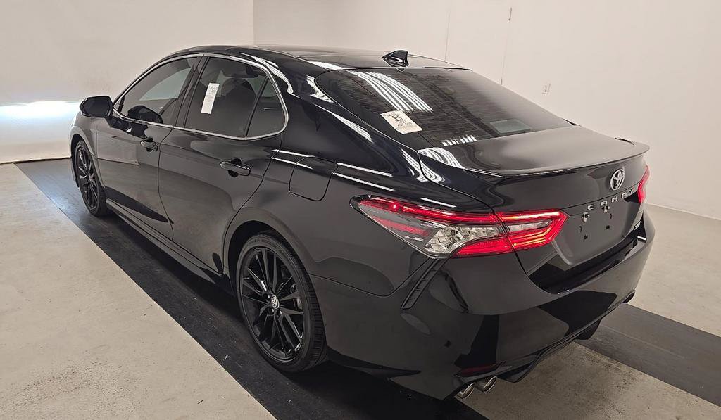 Used 2022 Toyota Camry XSE FWD image 7