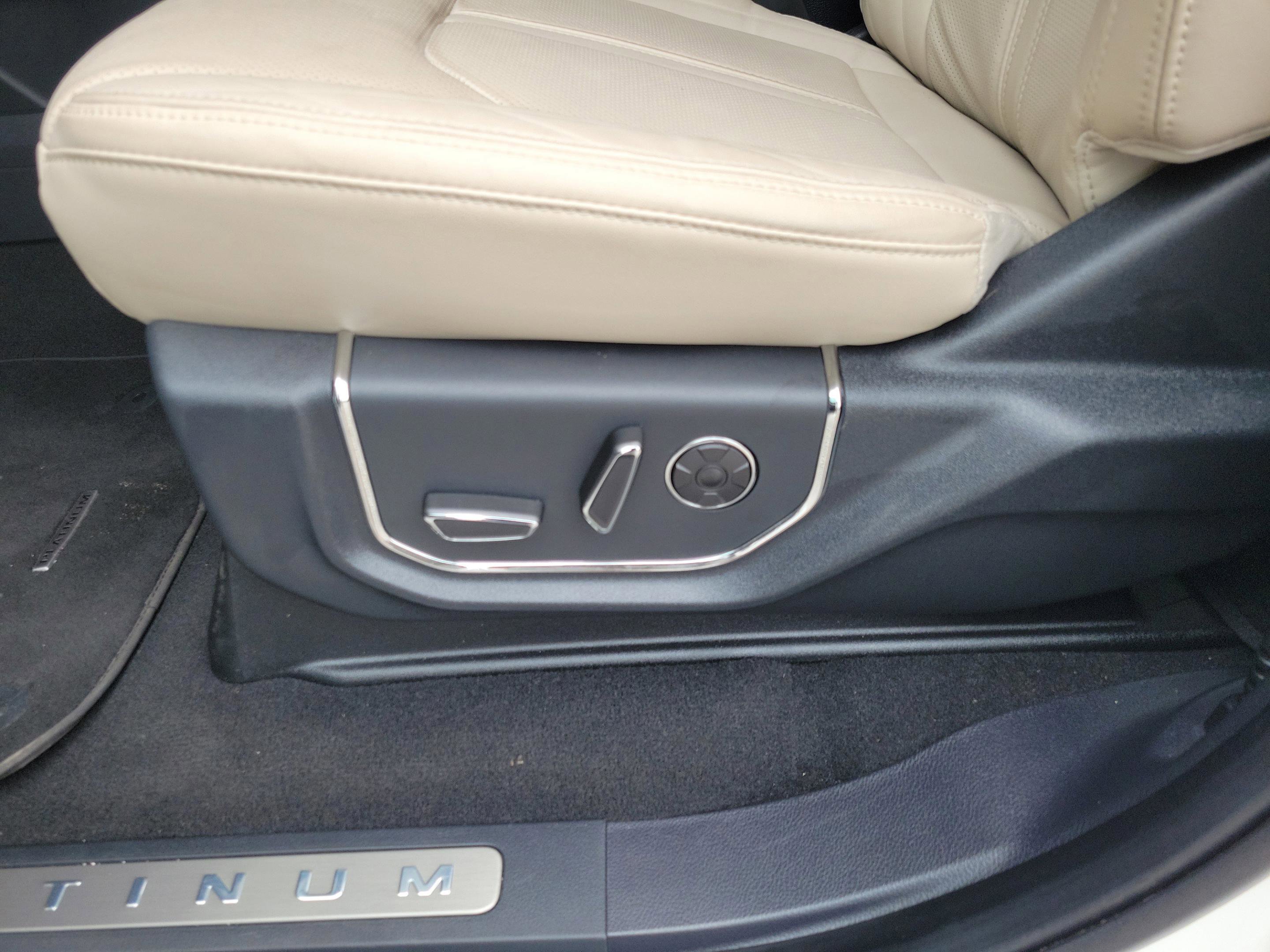 Used 2024 Ford Expedition Platinum AWD/4WD image 18