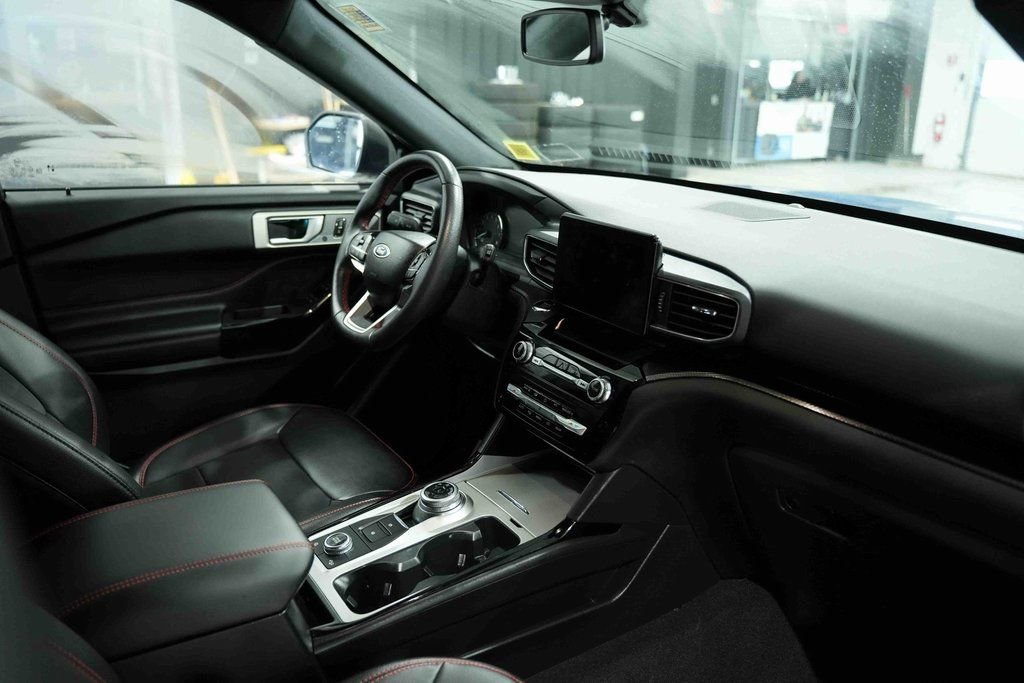 Used 2023 Ford Explorer ST-Line image 14