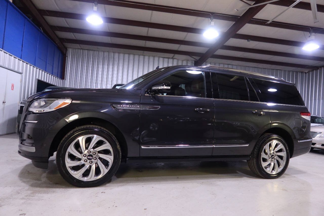Used 2024 Lincoln Navigator Reserve AWD/4WD image 1