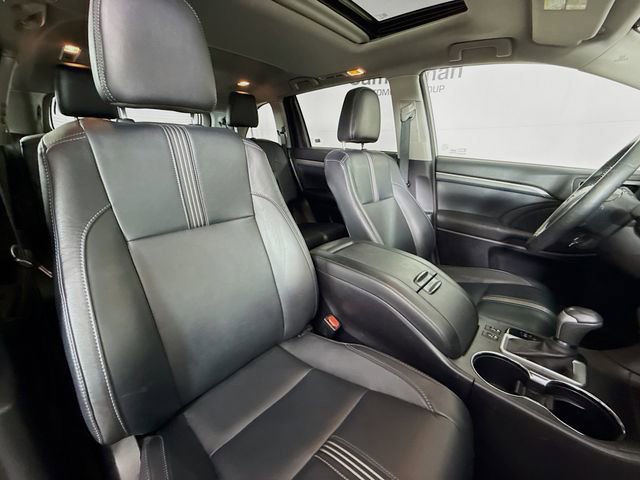 Used 2017 Toyota Highlander SE image 29