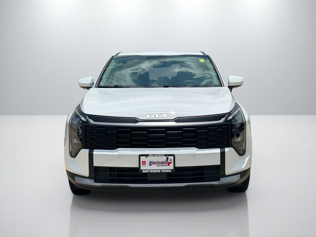 Used 2026 Kia Sportage LX FWD image 2