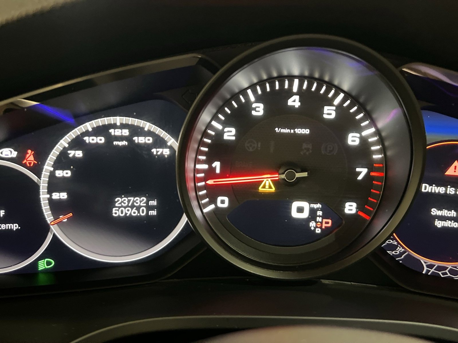 Used 2023 Porsche Cayenne Platinum Edition image 15