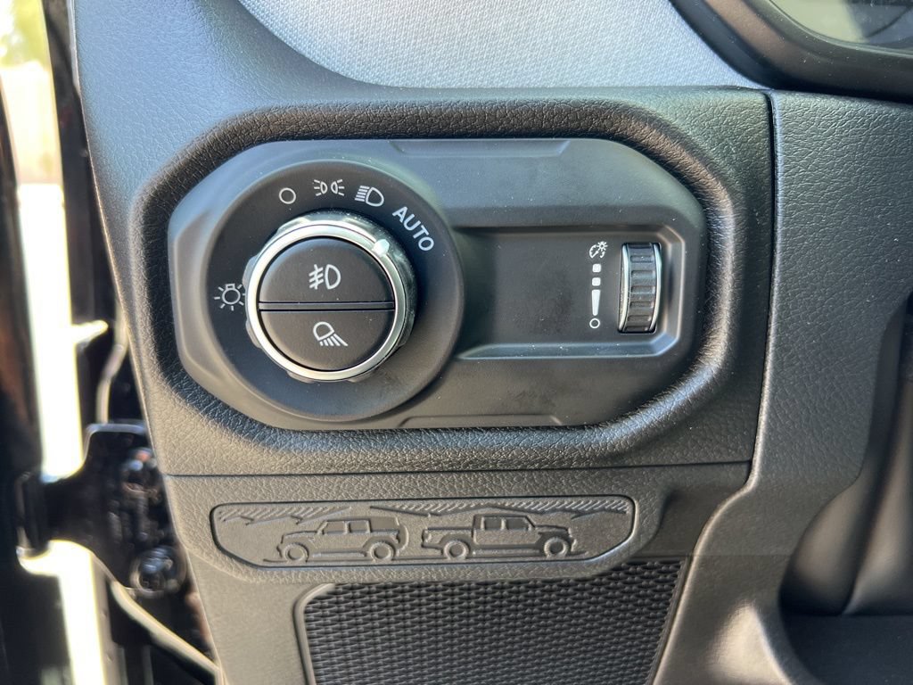 New 2025 Jeep Gladiator Sport AWD/4WD image 10