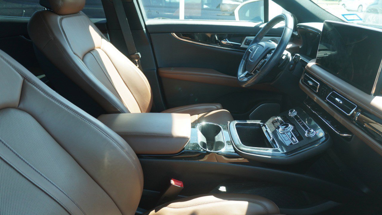 Used 2023 Lincoln Nautilus Reserve w/ Equipment Group 202A image 6