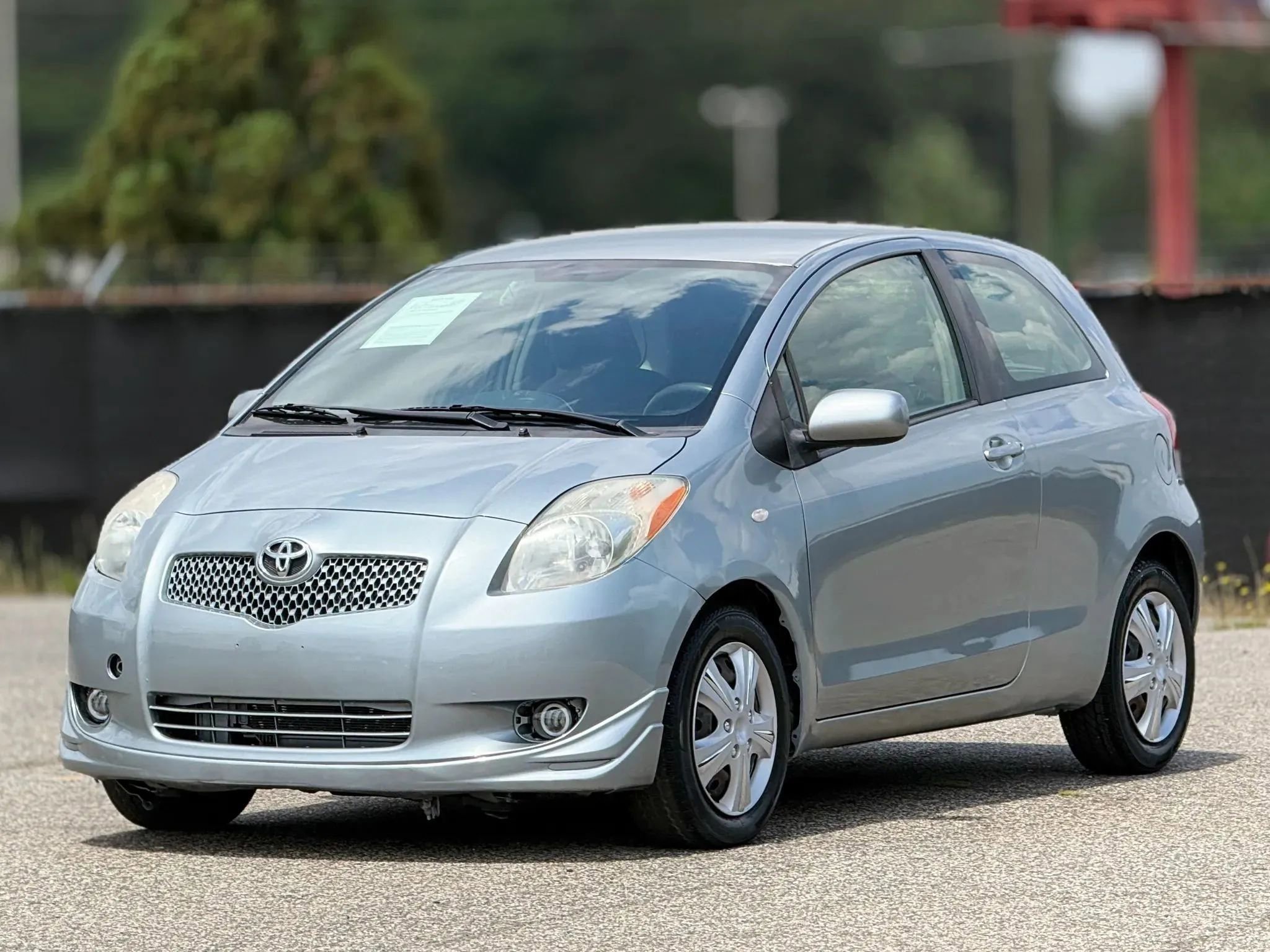 Used 2009 Toyota Yaris 2-Door Hatchback FWD image 6