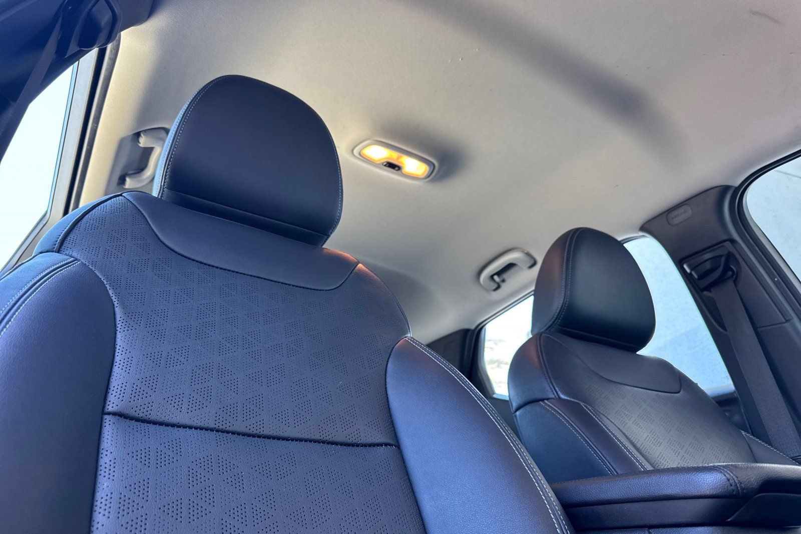 Used 2022 Chevrolet Bolt EUV Premier FWD image 17