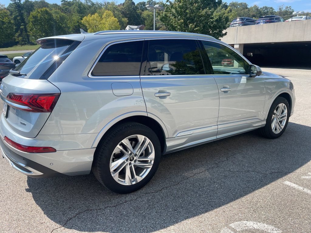 Used 2023 Audi Q7 3.0T Premium Plus w/ Premium Plus Package AWD/4WD image 3