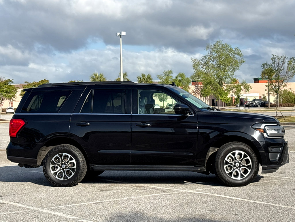 Used 2024 Ford Expedition XLT image 23
