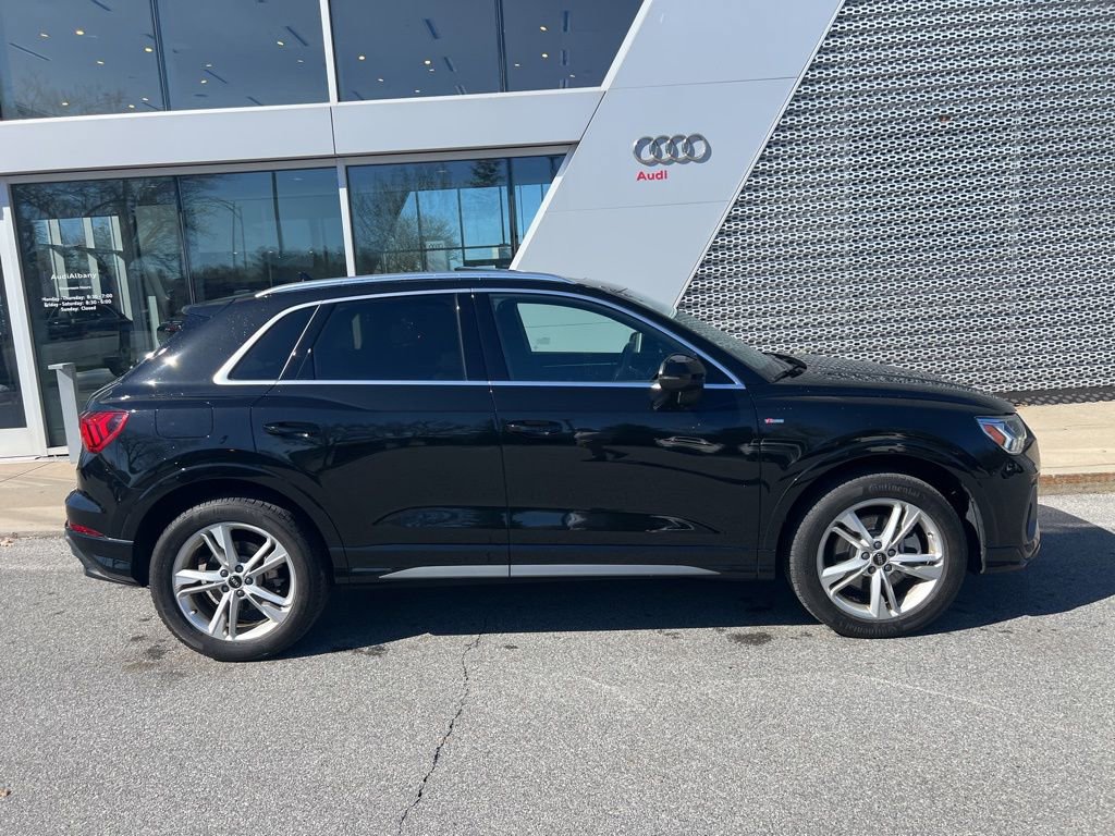 Used 2023 Audi Q3 2.0T Premium w/ Convenience Package image 16