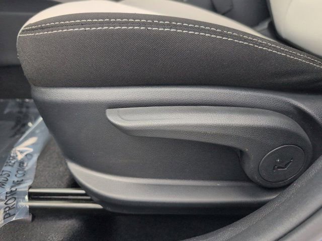 Used 2025 Hyundai Venue SEL FWD image 14
