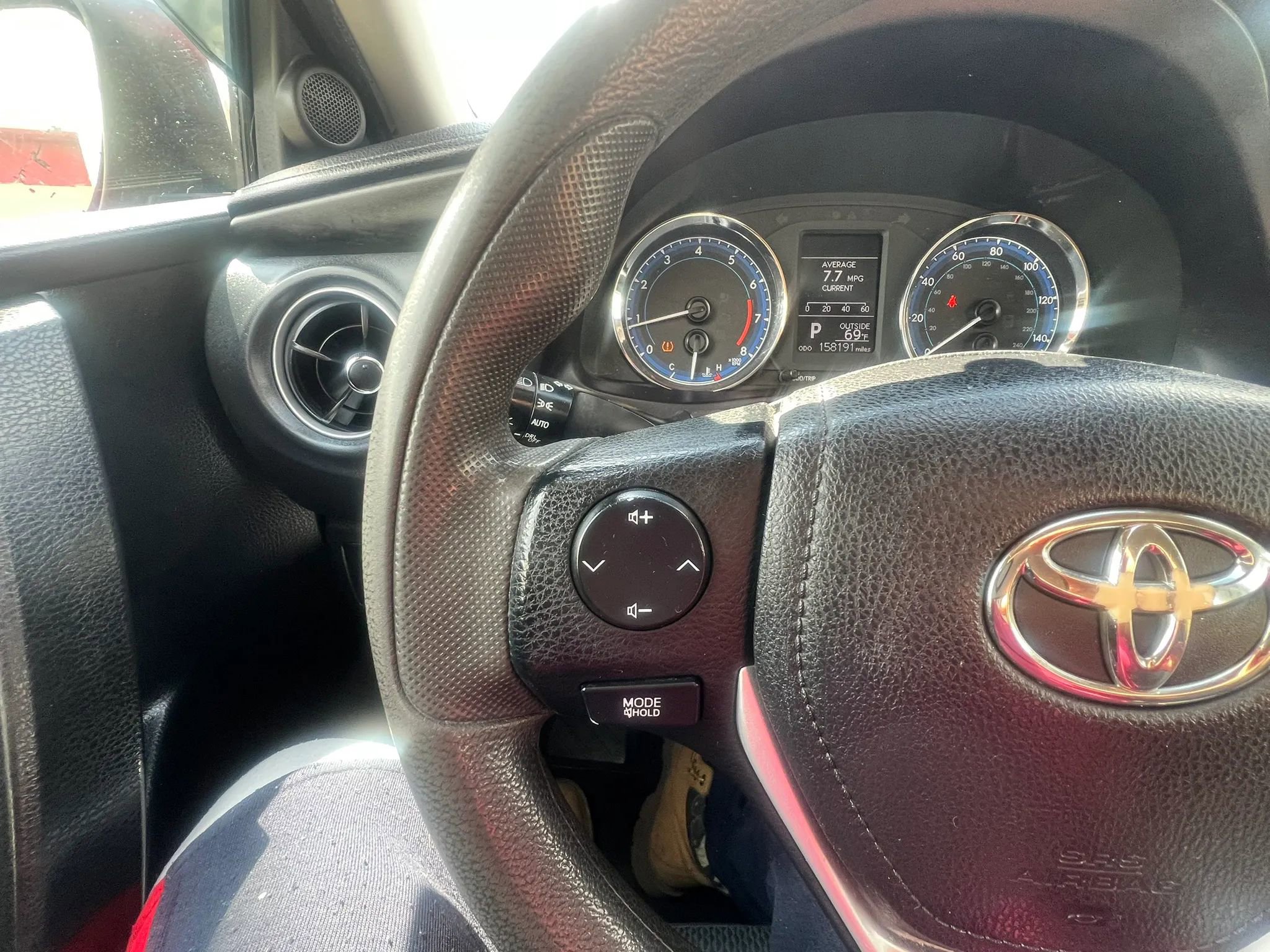 Used 2018 Toyota Corolla LE image 19