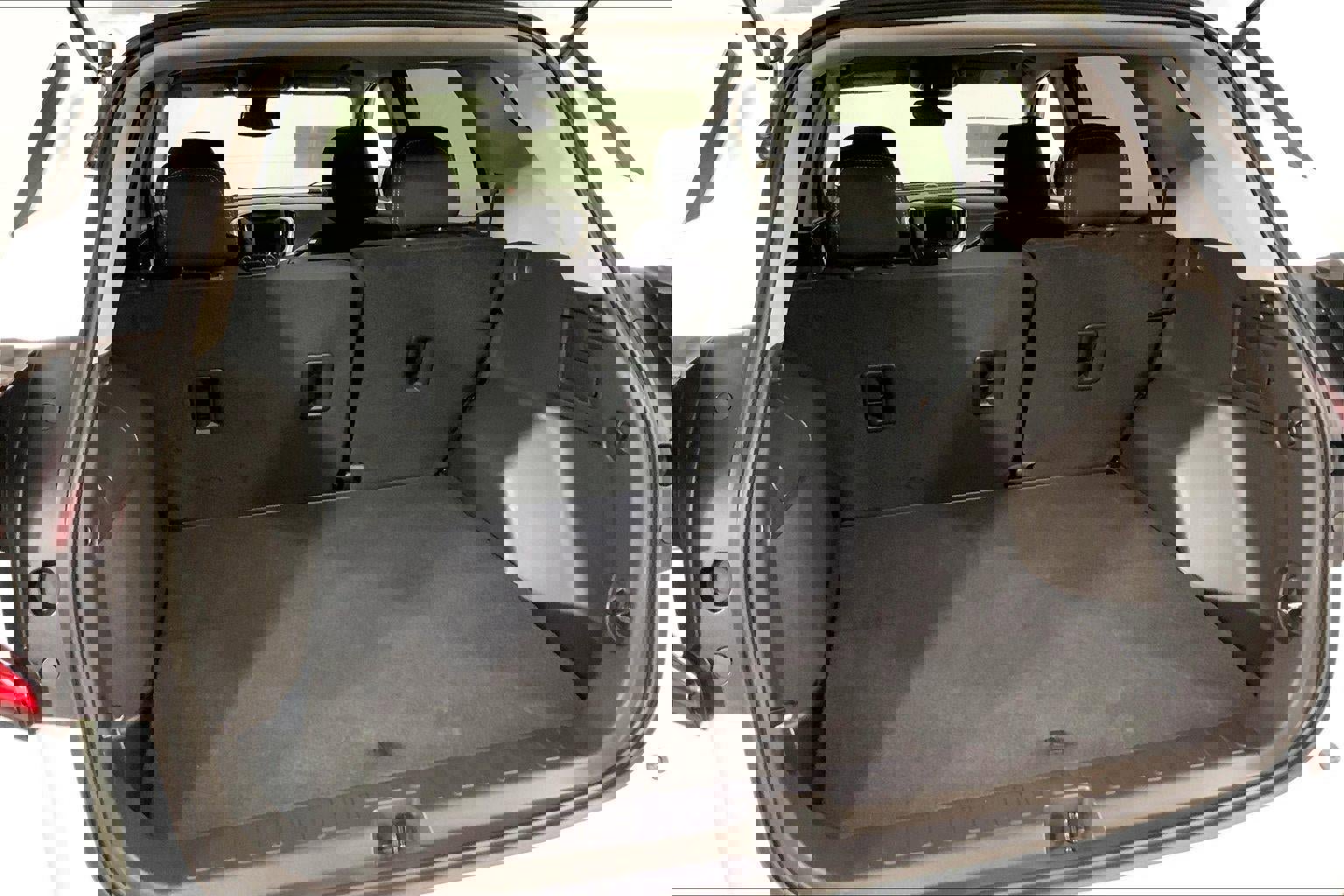 Used 2024 GMC Terrain SLE image 4