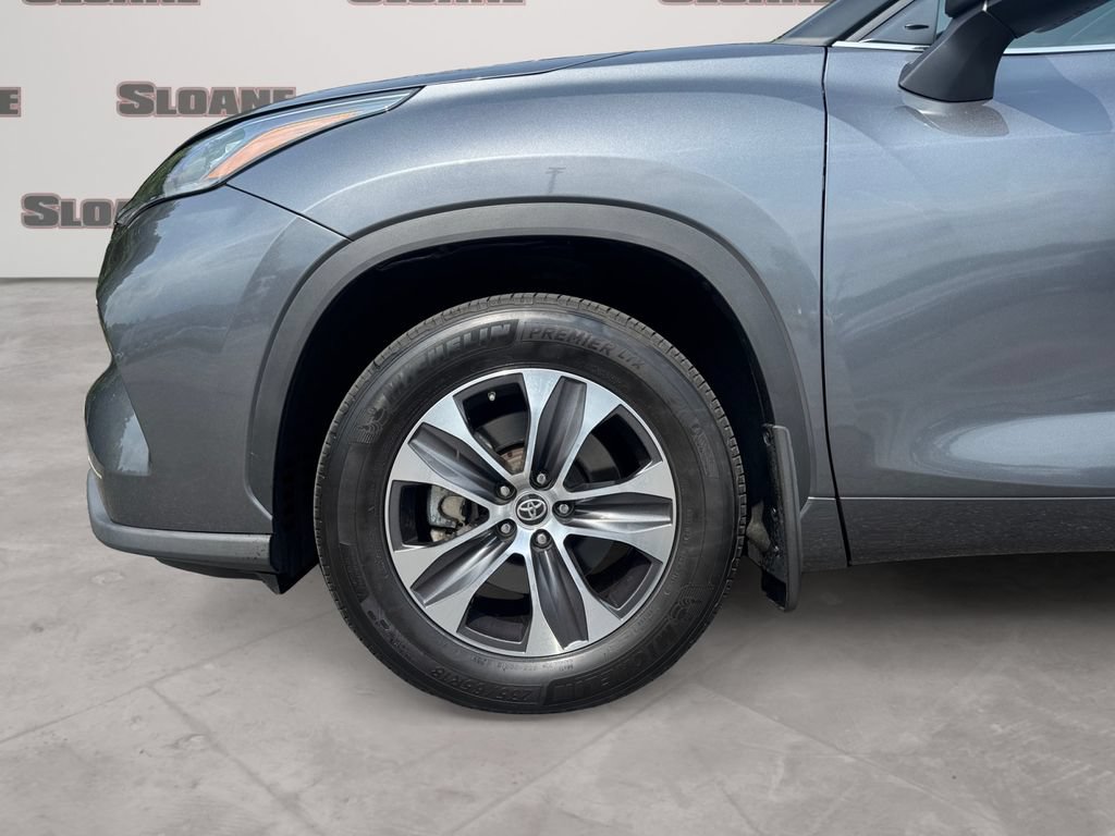 Used 2020 Toyota Highlander XLE AWD/4WD image 14
