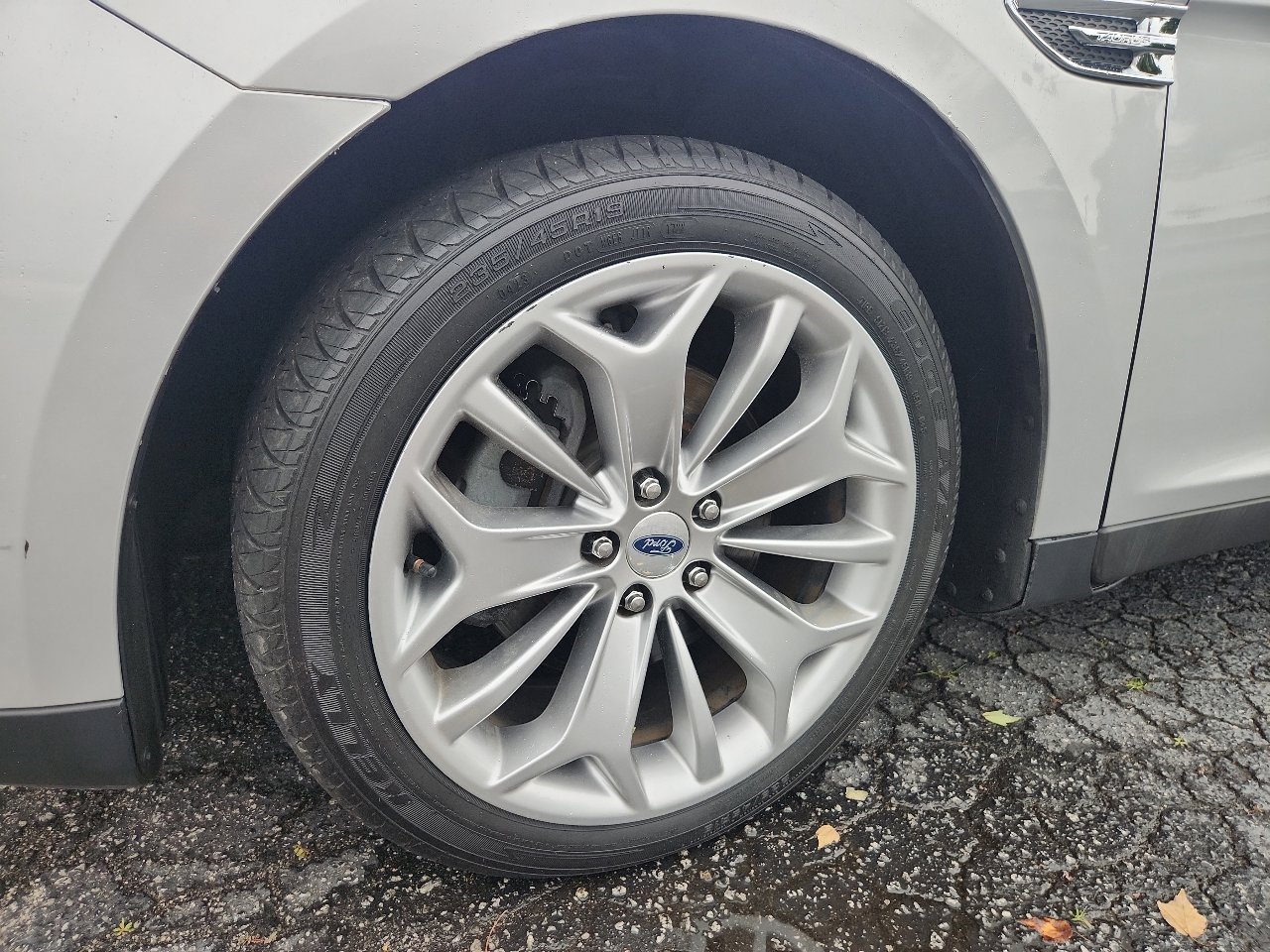 Used 2019 Ford Taurus Limited image 12