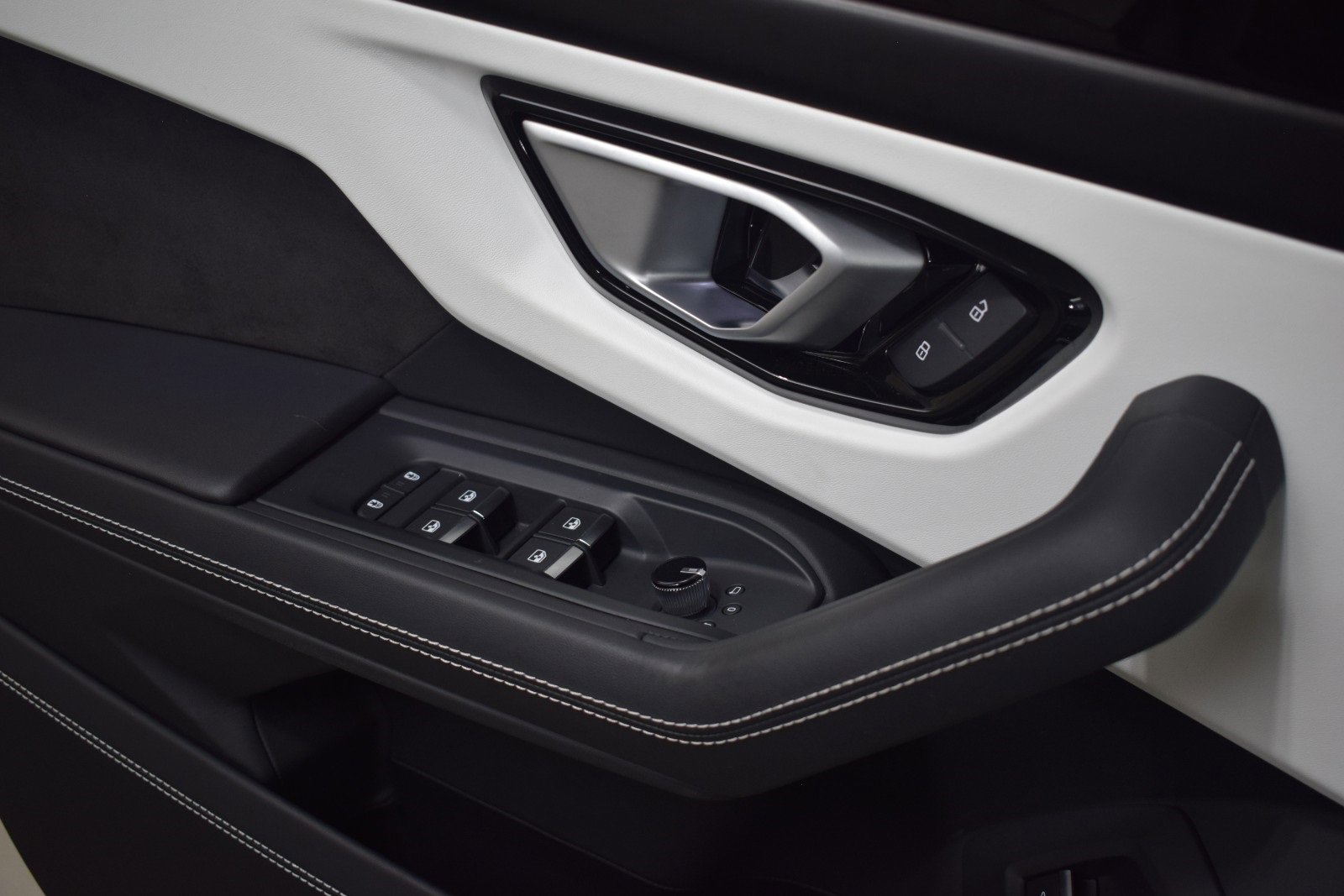 Used 2024 Lamborghini Urus S image 39