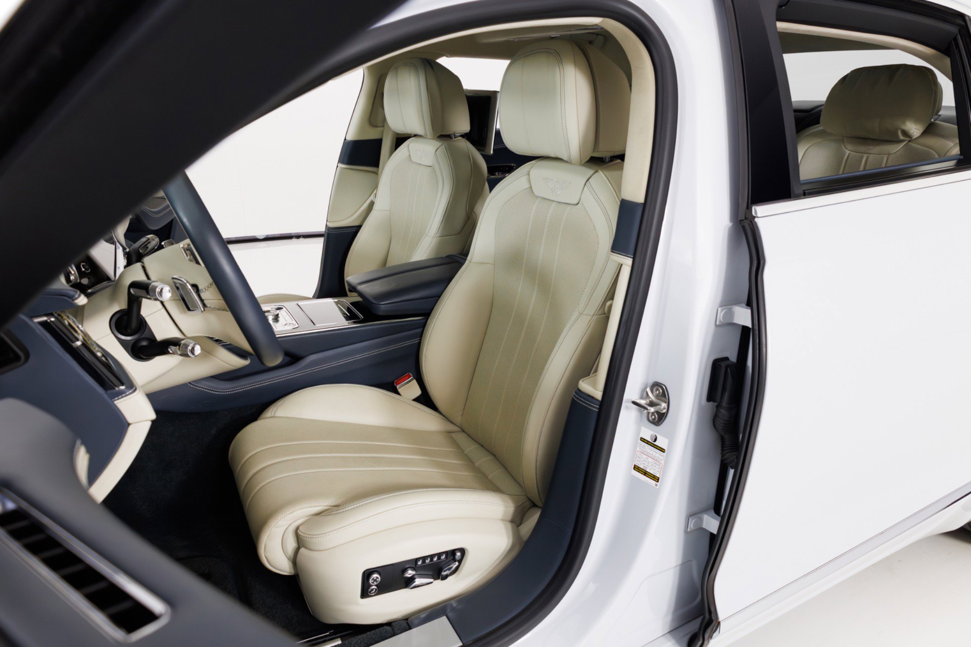 Used 2020 Bentley Flying Spur W12 AWD/4WD image 16