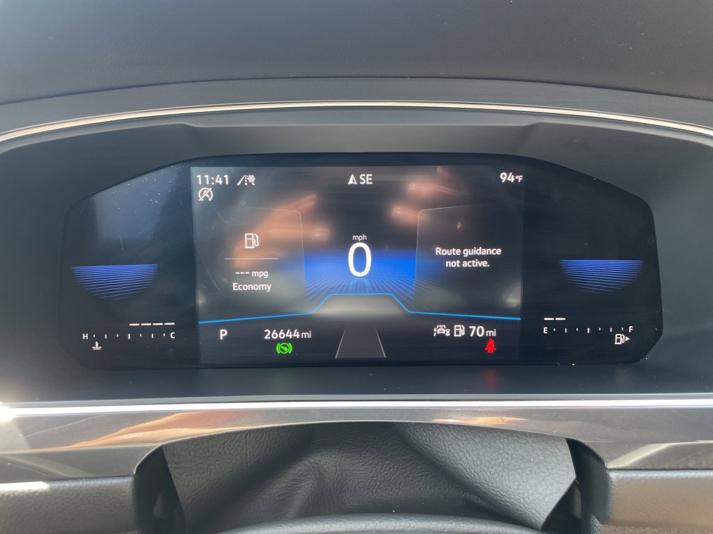 Used 2023 Volkswagen Tiguan SE R-Line image 35