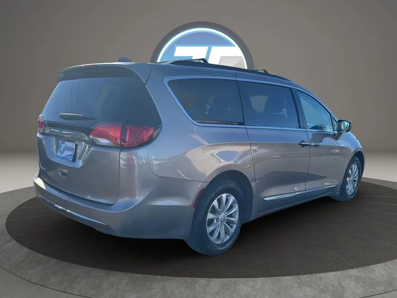 Used 2017 Chrysler Pacifica Touring-L image 7