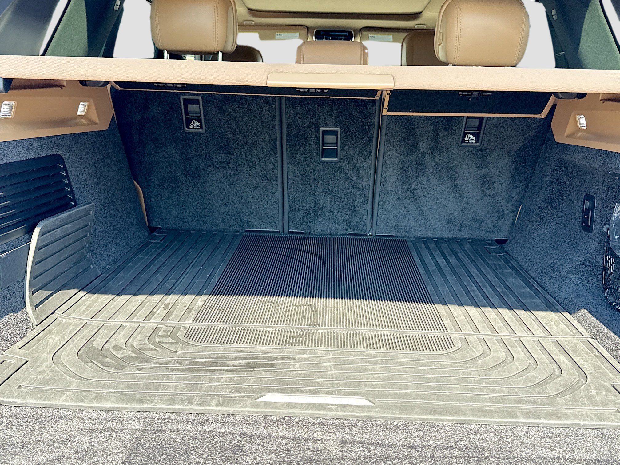 Used 2025 Land Rover Range Rover SE image 11