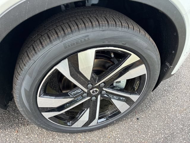New 2026 Volvo XC40 B5 Ultra w/ Protection Package Premier AWD/4WD image 17
