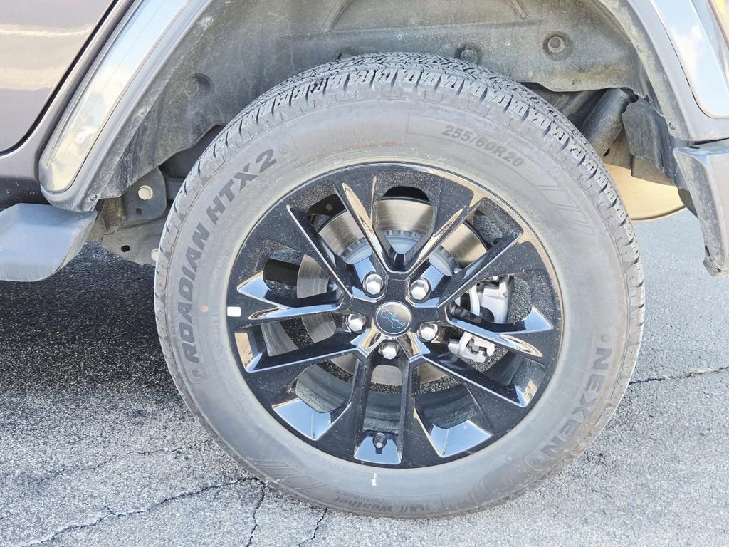 Used 2025 Jeep Wrangler Unlimited Sahara image 19