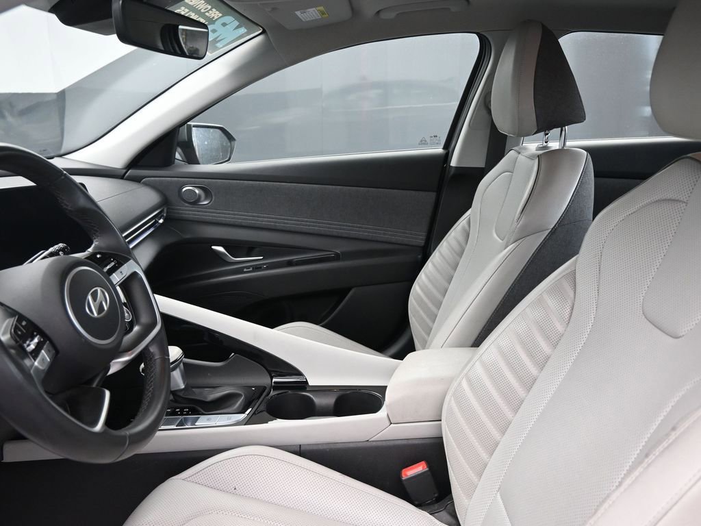 Used 2025 Hyundai Elantra Limited FWD image 22