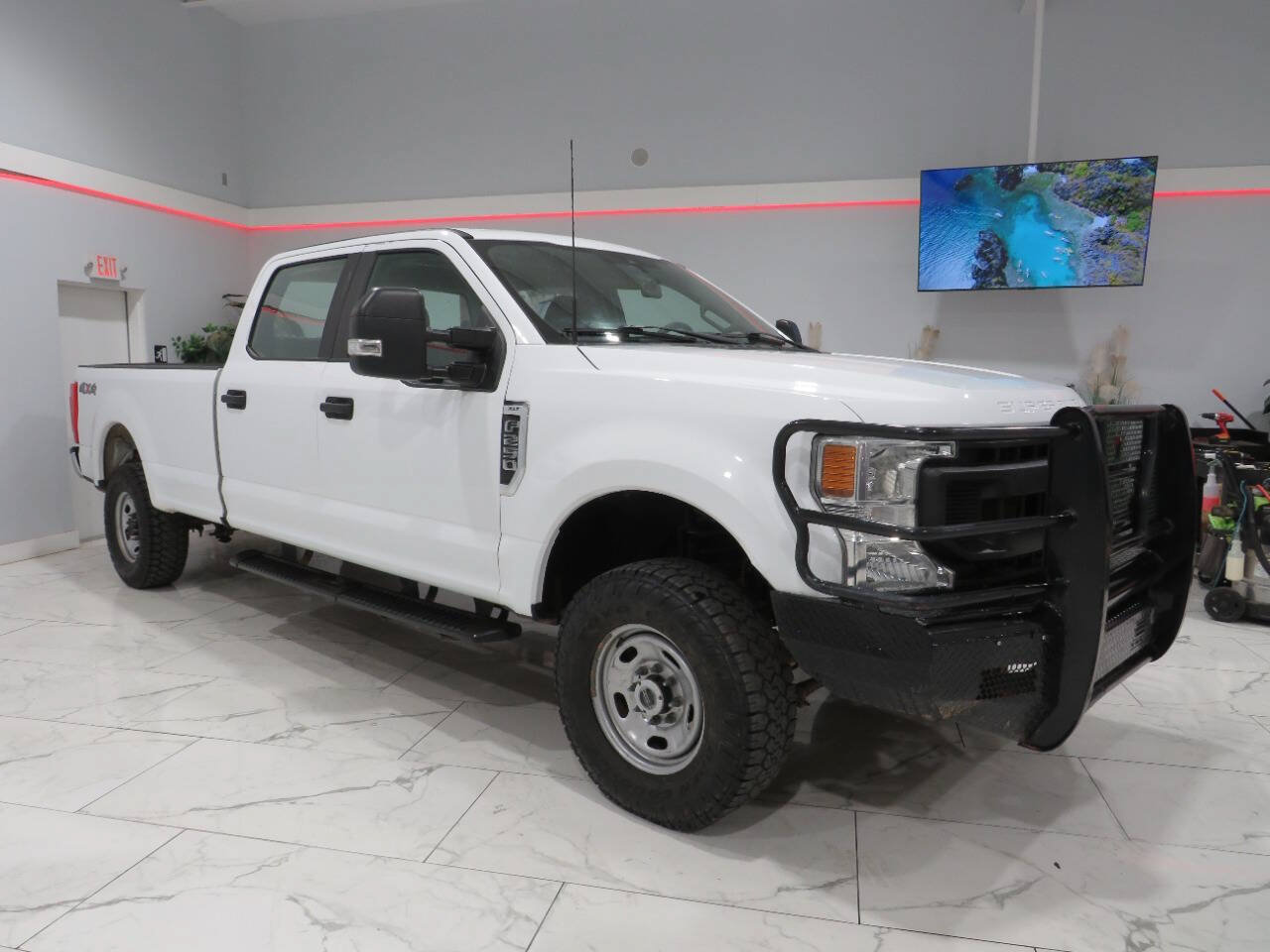 Used 2022 Ford F250 XL w/ Power Equipment Group AWD/4WD image 2