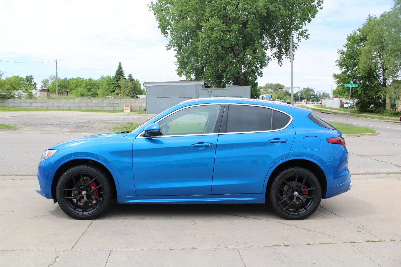 Used 2021 Alfa Romeo Stelvio Ti w/ Nero Edizione AWD/4WD image 3