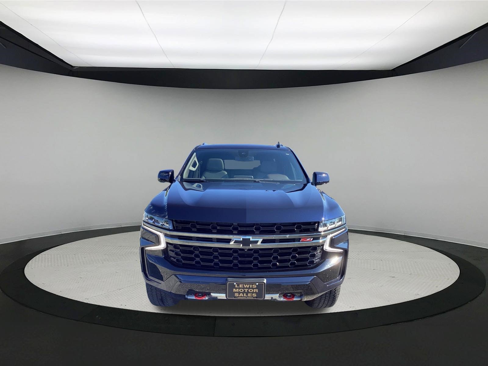 Used 2022 Chevrolet Tahoe Z71 w/ Luxury Package AWD/4WD image 3
