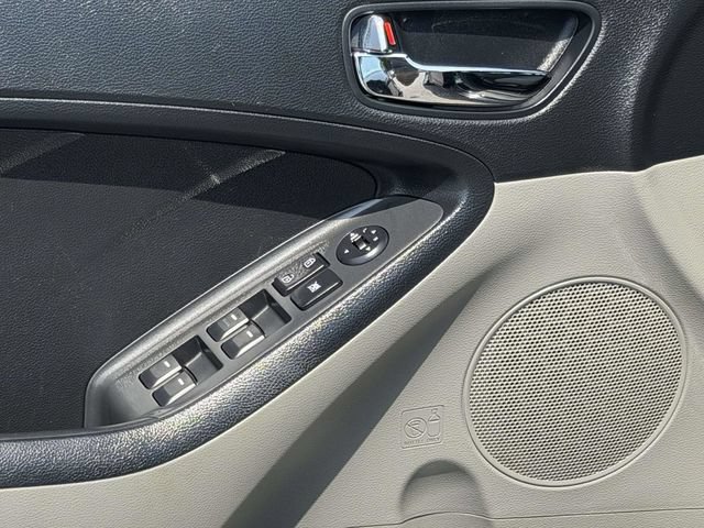 Used 2015 Kia Forte LX FWD image 15