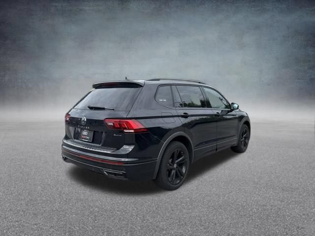 Used 2023 Volkswagen Tiguan SE R-Line AWD/4WD image 5