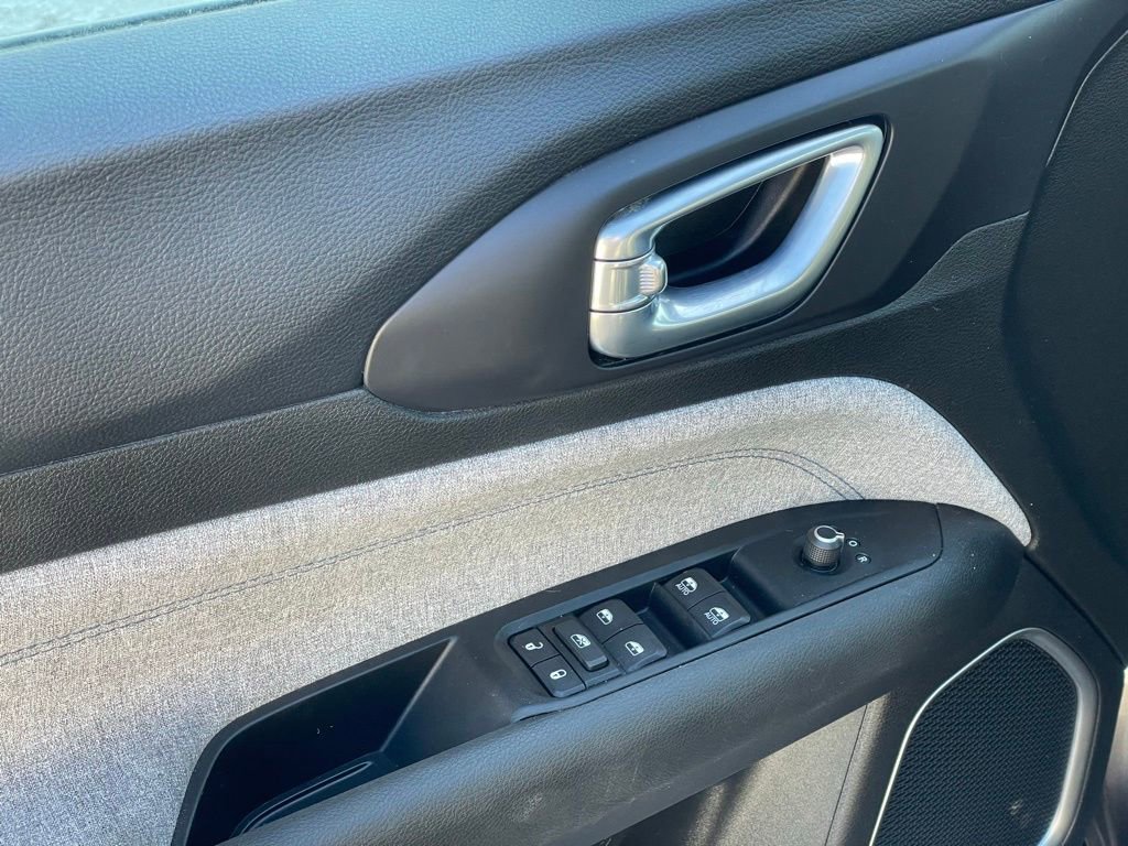 Used 2022 Jeep Compass Latitude image 11