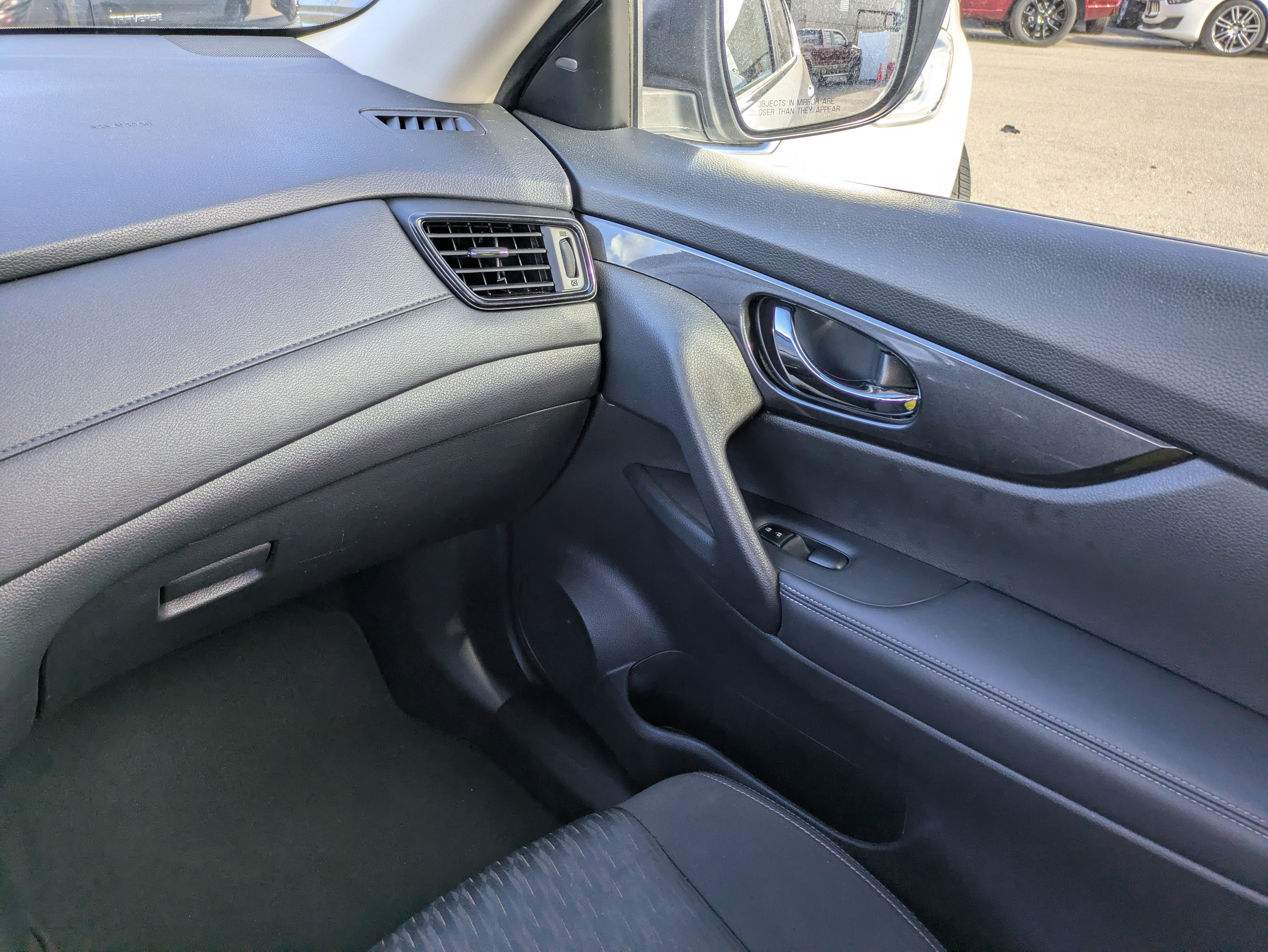 Used 2019 Nissan Rogue SV image 18