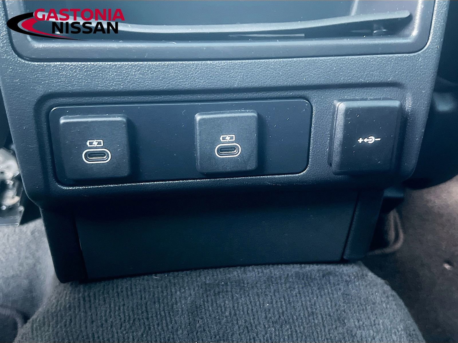 Used 2024 Jaguar F-PACE R-Dynamic S image 34