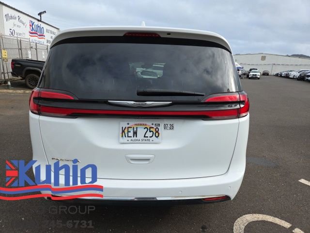 Used 2022 Chrysler Pacifica Touring-L image 5