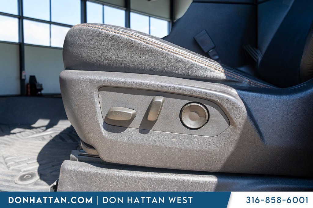 Used 2024 GMC Sierra 2500 AT4 AWD/4WD image 16