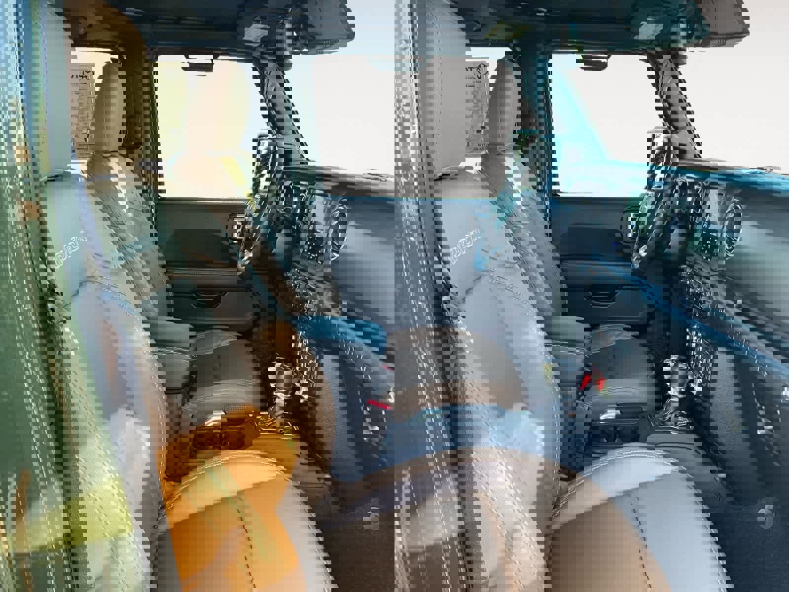 Used 2022 Jeep Wrangler Unlimited Rubicon w/ Steel Bumper Group image 17